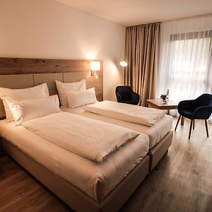 Zimmer mit zwei Einzelbetten
